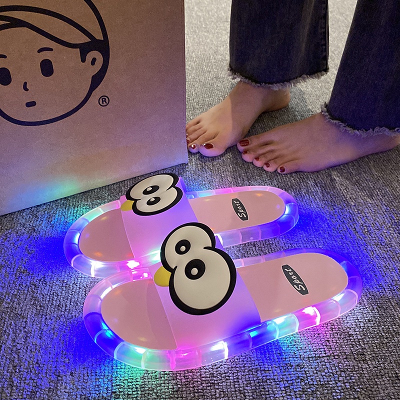 Funny Big Eyes Luminous Slide  - Home Bath 评论和价格